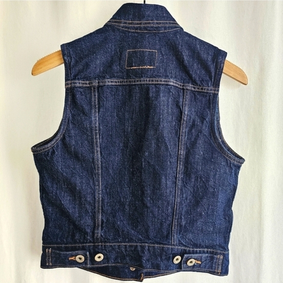 Levi's Premium Point Collar Sleeveless Denim Vest - Picture 5 of 16